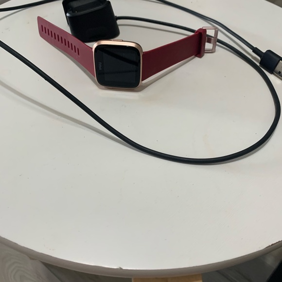 Fitbit versa - Picture 1 of 4